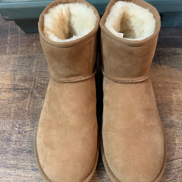 Ugg Boots size 8 - Picture 5 of 6